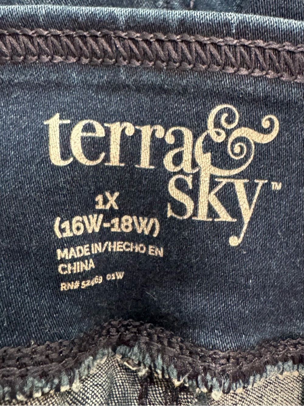 Terra & Sky Women's Plus Size Denim Wash Jeggings! Size 1X (16W-18W). - Picture 5 of 13